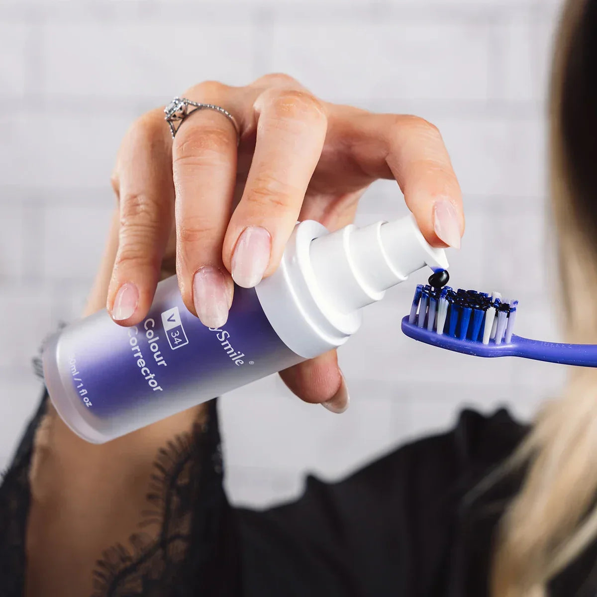 Produktbillede af GlorySmile V34 lilla tandpasta – 30 ml fra en anden vinkel