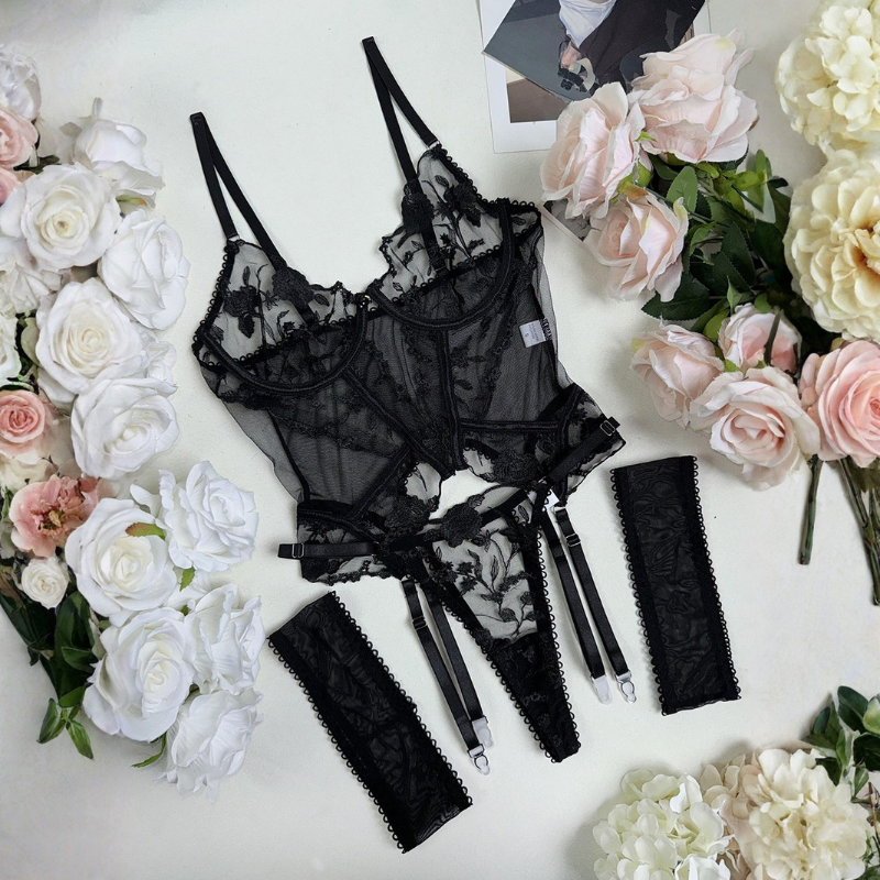 Icone™ LaceLingerie: Sexet Nat Blonder Lingerie Med Blonder Thong