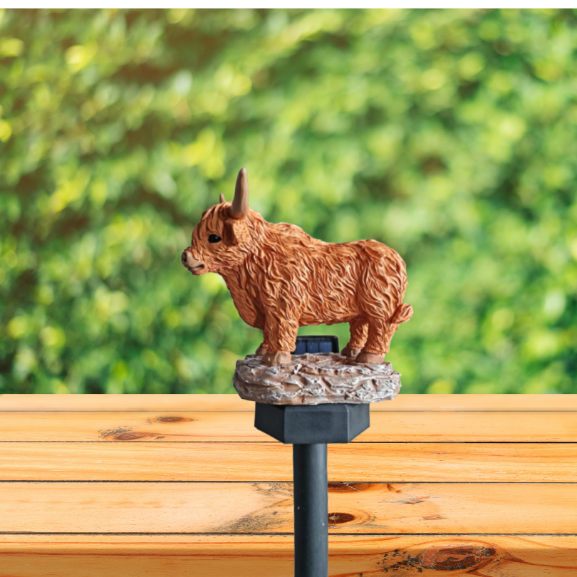 Ledsen™ CowLight - Solenergi Highland Cow Ornament Have Lys