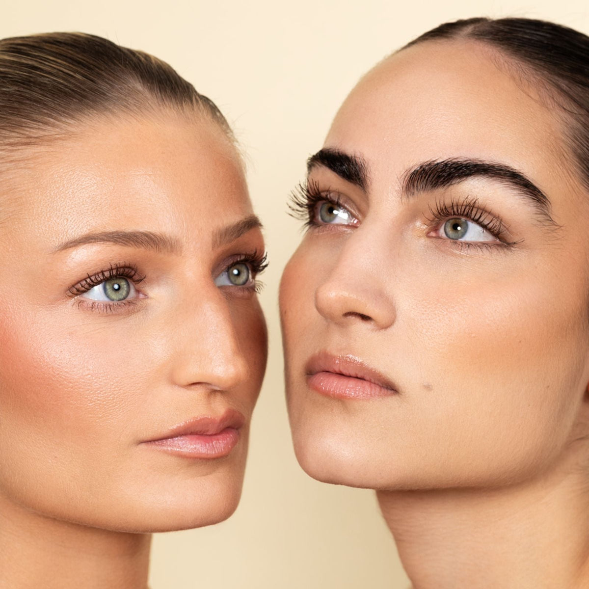 MASCARA VOLUME & CURL (WITH EYELASH SERUM)
