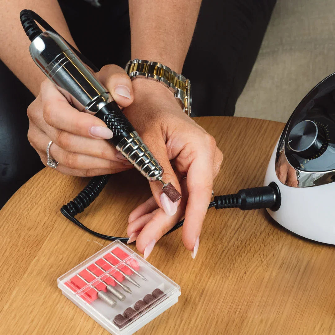 Produktbillede af Nail Pro elektrisk neglefil med 6 bits fra en anden vinkel
