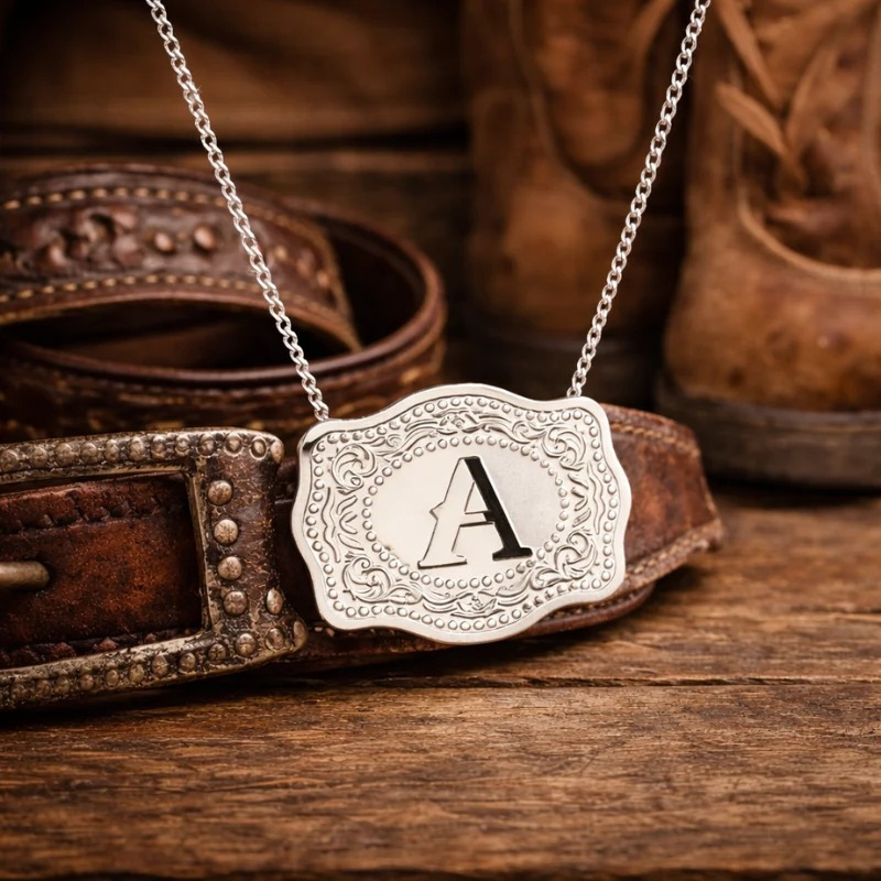 Jewelance™ BuckleCharm 1+1 GRATIS: Western Buckle Initial Pendant Charm Mode Halskæde