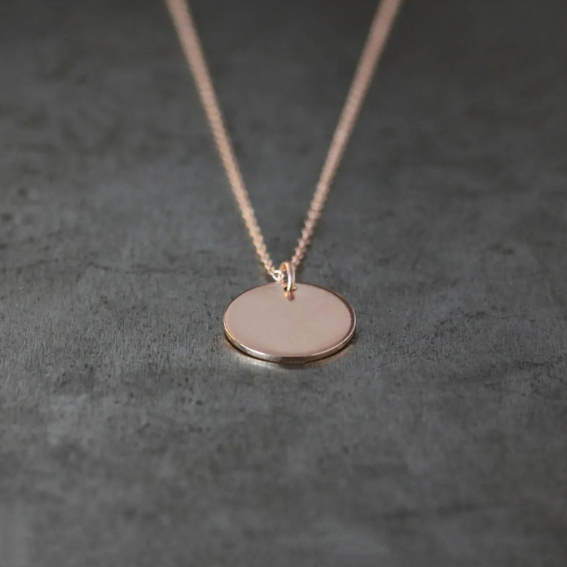 Jewelance™ DiscPendant - Minimalistisk Disc Vedhæng Indgraveret Navn Mode Halskæde