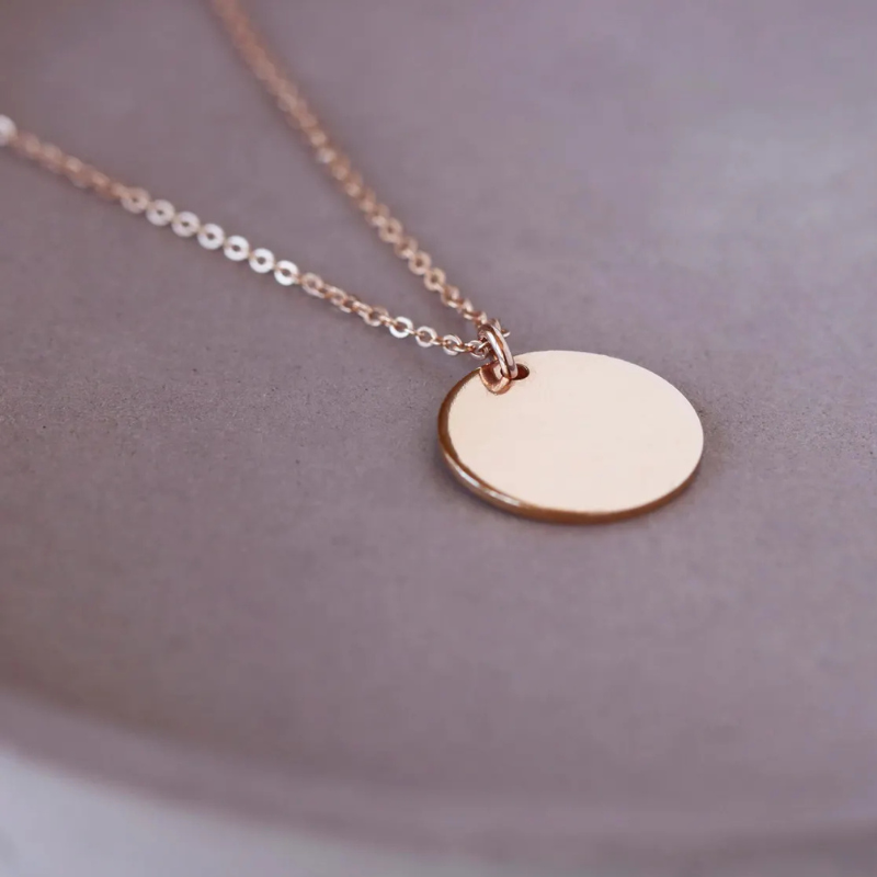 Jewelance™ DiscPendant - Minimalistisk Disc Vedhæng Indgraveret Navn Mode Halskæde