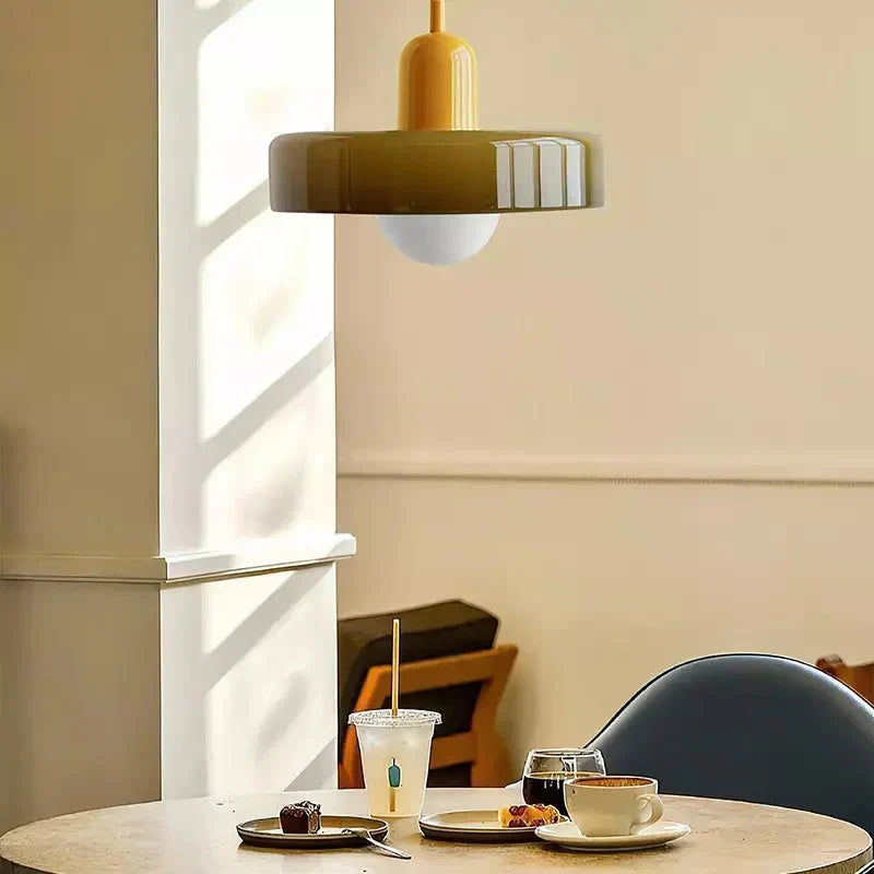 Bauhaus-pendel i farvet glas – design