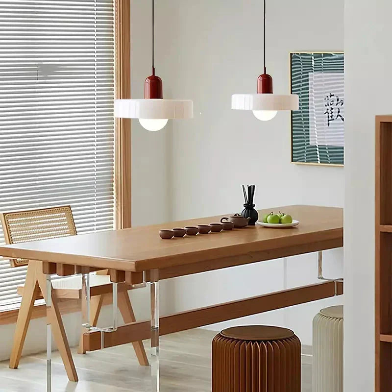 Bauhaus-pendel i farvet glas – design