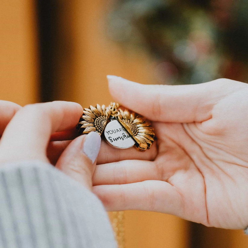 Jewelance™ SunflowerNecklace: "Du Er Min Solstråle" Solsikke Charm Halskæde
