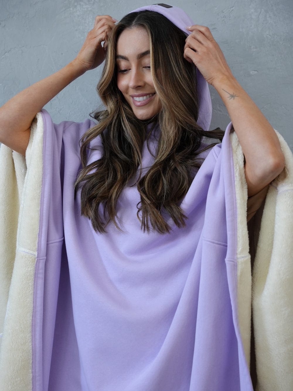 Vægtet hættejakke med oversized pasform og blødt inderfor