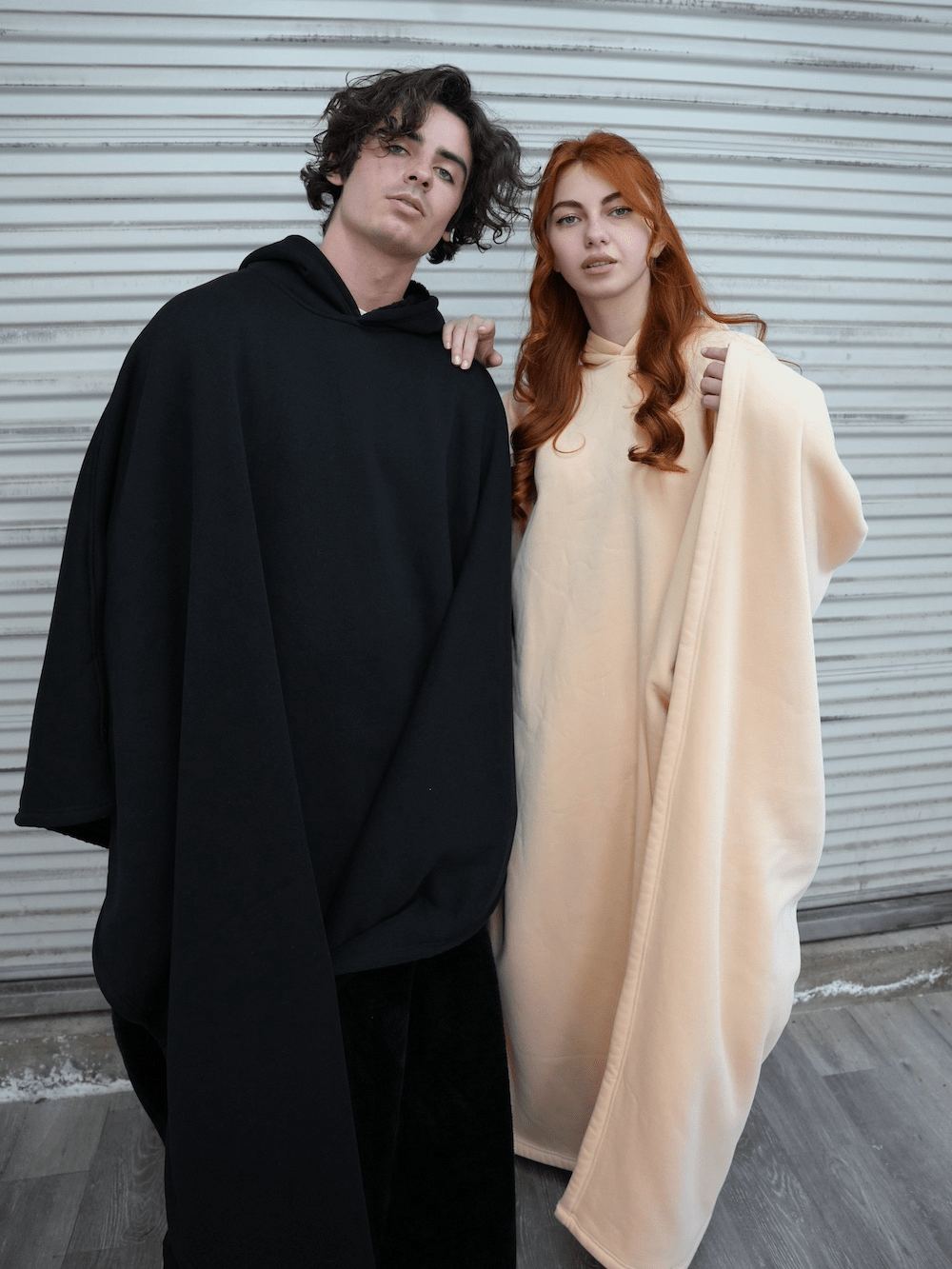 Vægtet hættejakke med oversized pasform og blødt inderfor