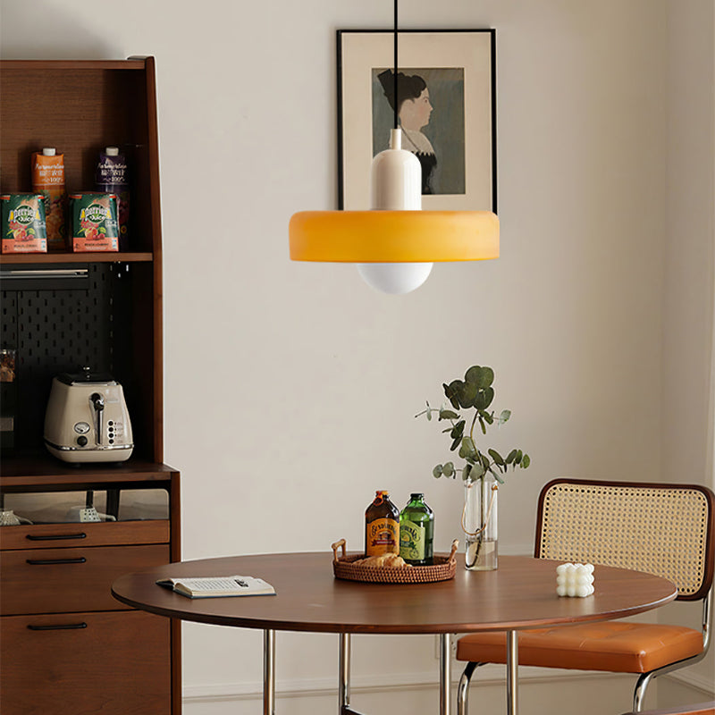 Bauhaus-pendel i farvet glas – design