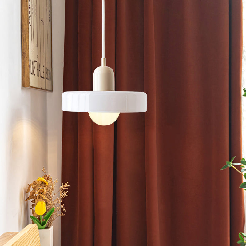 Bauhaus-pendel i farvet glas – design