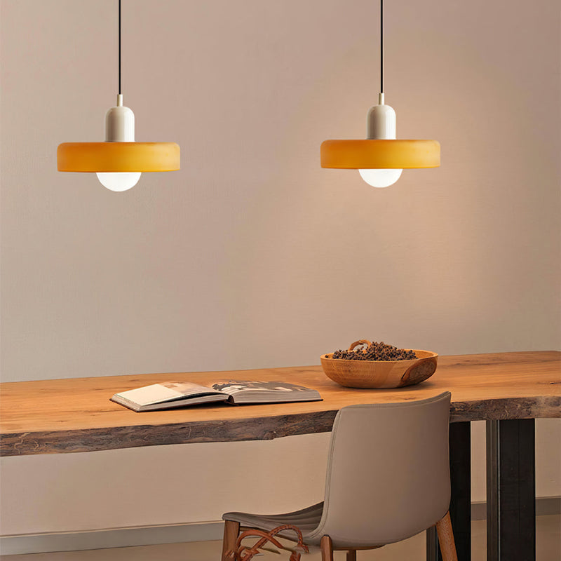 Bauhaus-pendel i farvet glas – design