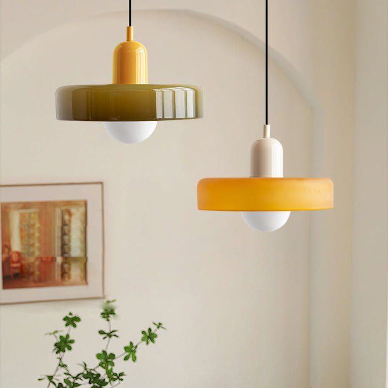 Bauhaus-pendel i farvet glas – design