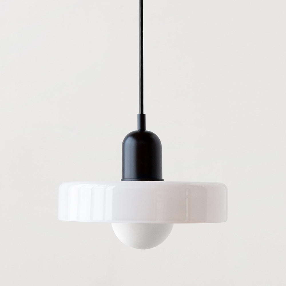 Bauhaus-pendel i farvet glas – design
