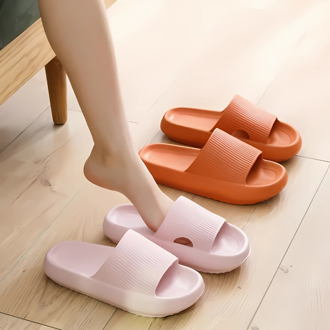 Happy™ ComfySlippers 1+1 GRATIS: Skridsikre, Superbløde Og Behagelige Hjemmesko