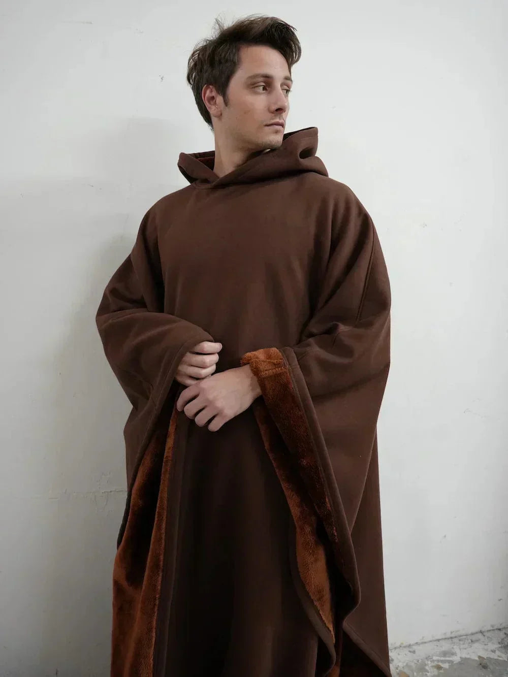 Vægtet hættejakke med oversized pasform og blødt inderfor