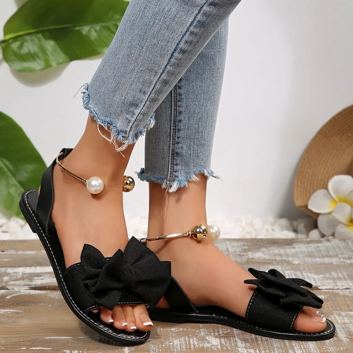 Happy™ ChicFootwear: Stilfuldt og Komfortabelt Fodtøj med Chic Bånd og Perle Detaljer