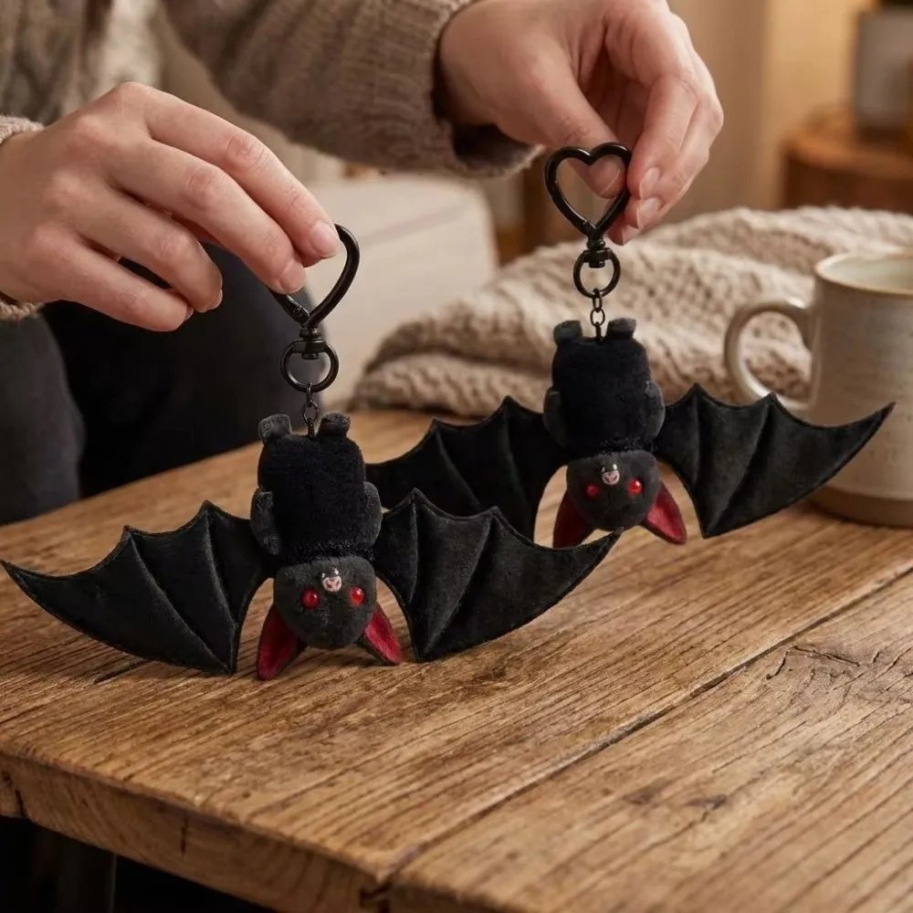 Kletshuts™ HalloweenKeychain 1+1 GRATIS - Plush Flyvende Flagermus Halloween Nøgleanhænger