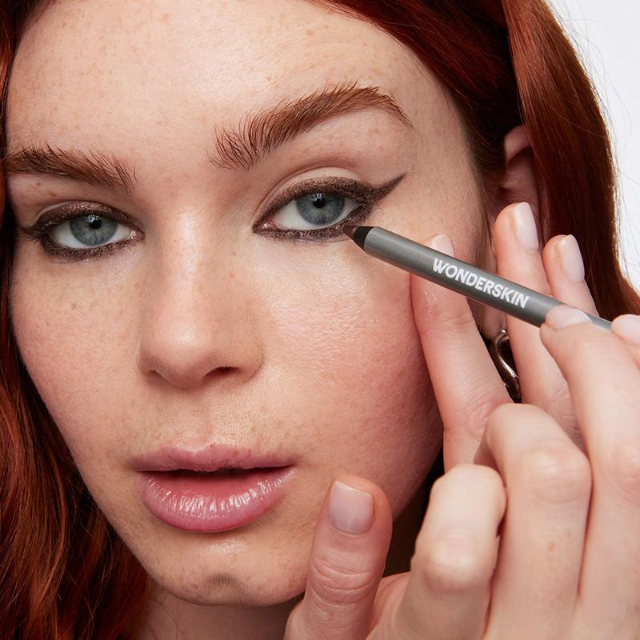 EyeDefine 1+1 GRATIS: Glat Define Glide Smudge Proof Eyeliner Blyant