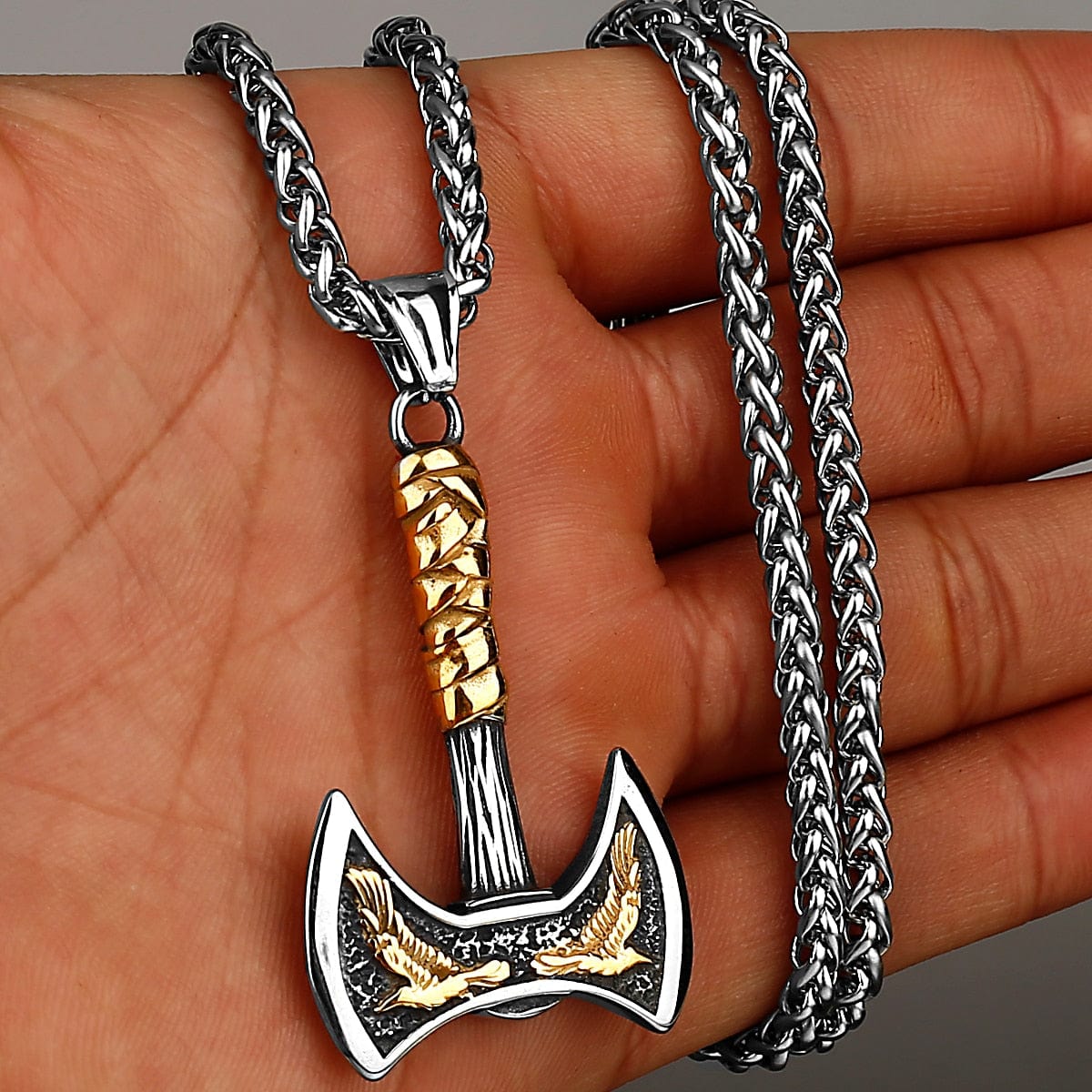Vikingehalskæde med amulet i nordisk stil