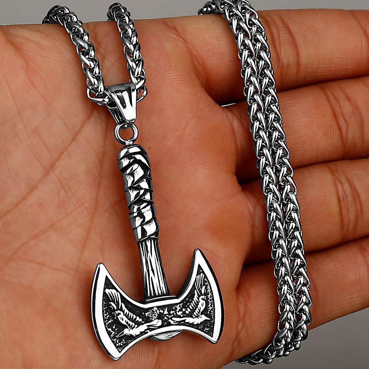 Vikingehalskæde med amulet i nordisk stil