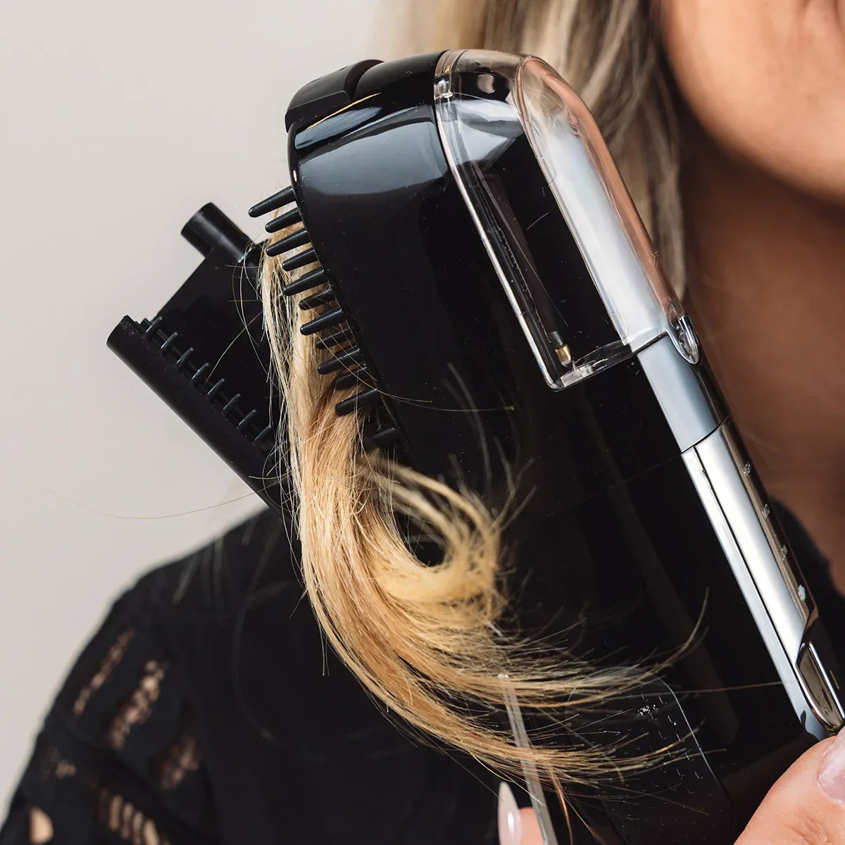 SilkyTrim trimmer til spaltede spidser vist med tilbehør eller pakkeindhold