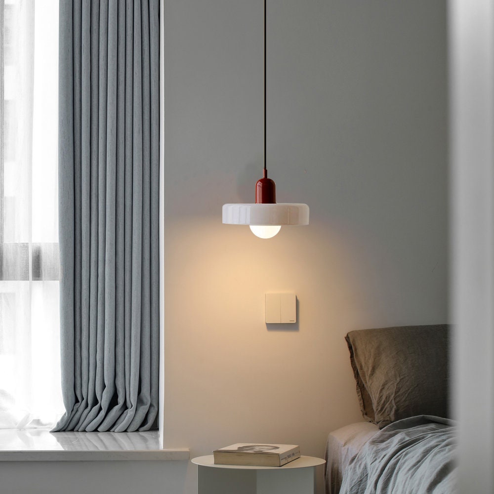 Bauhaus-pendel i farvet glas – design