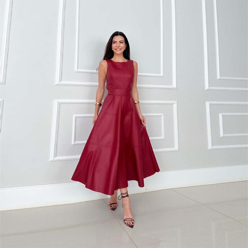 Icone™ LuxeDress: Elegant Luksuriøs Kvindekjole Uden Ærmer I Mellemlængde