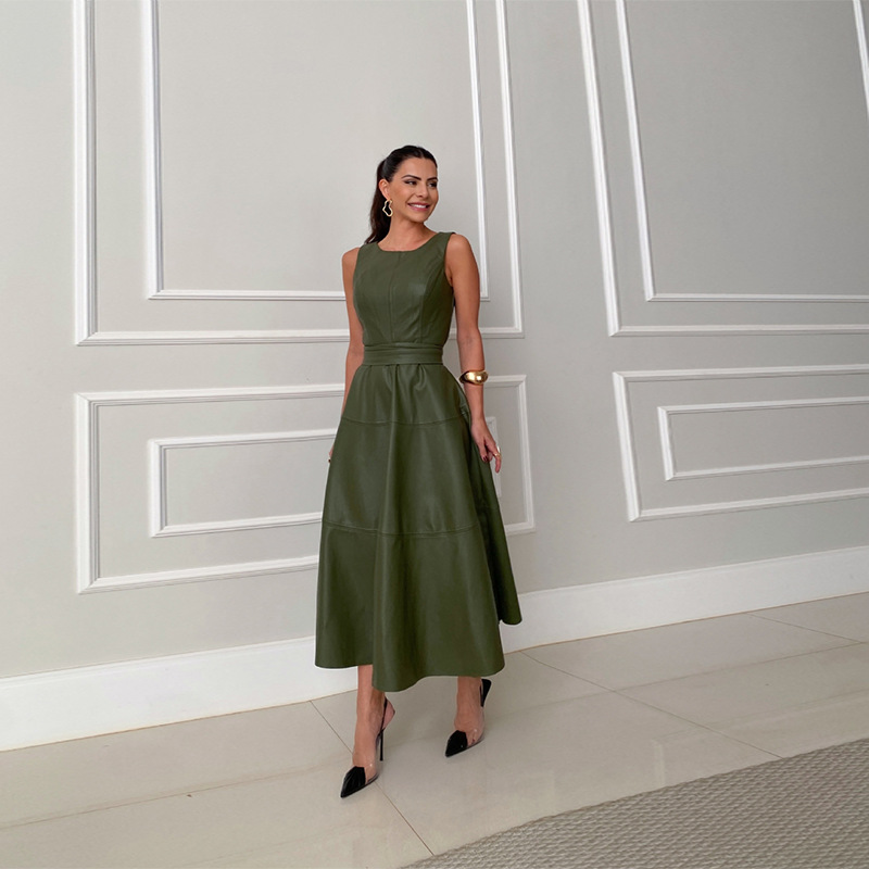 Icone™ LuxeDress: Elegant Luksuriøs Kvindekjole Uden Ærmer I Mellemlængde