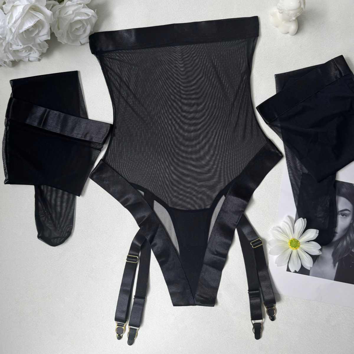 Icone™ SheerBodysuit: Forførende Sort Gennemsigtig Garter Bodysuit
