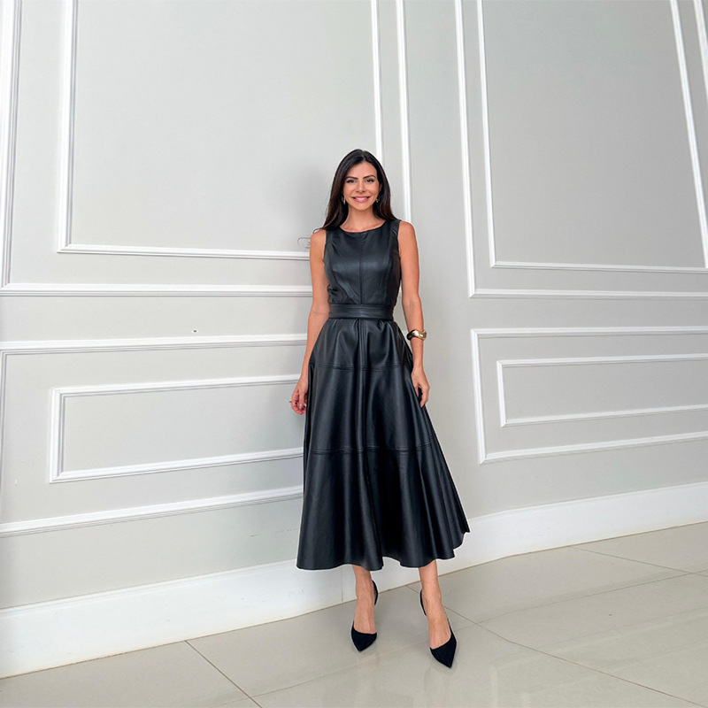Icone™ LuxeDress: Elegant Luksuriøs Kvindekjole Uden Ærmer I Mellemlængde