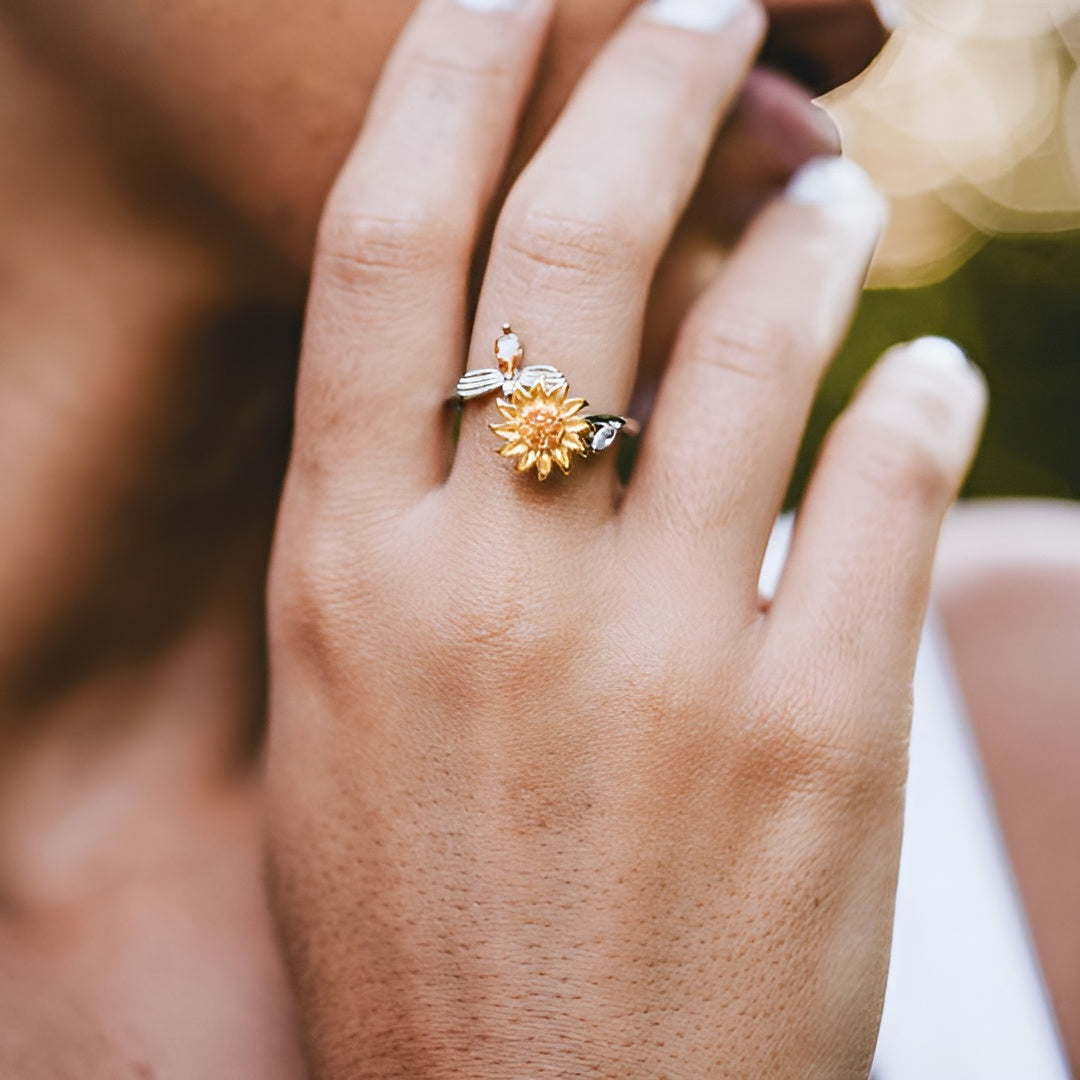 Jewelance™ SunflowerRing 1+1 GRATIS: Elegant Justerbar Spinning Solsikke Ring
