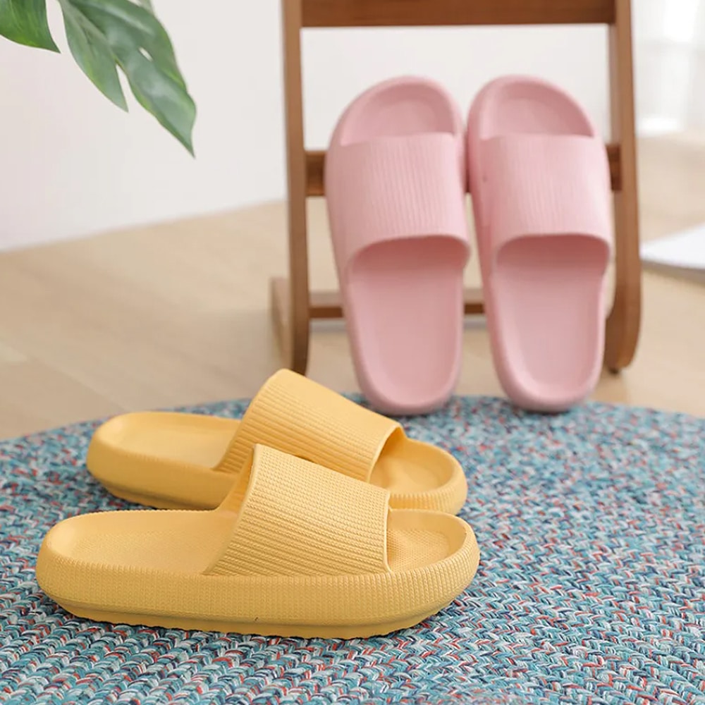 Happy™ ComfySlippers 1+1 GRATIS: Skridsikre, Superbløde Og Behagelige Hjemmesko