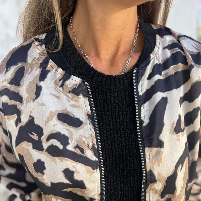 Icone™ ZebraJacket: Elegant Stilfuld Zebramønster Jakke